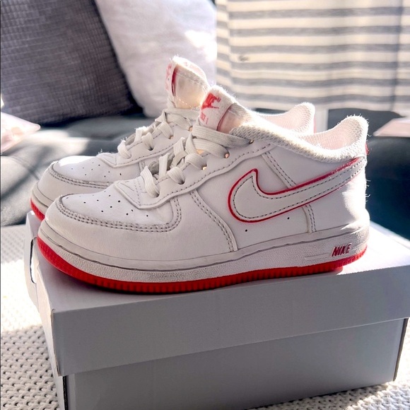 Nike Air Force 1 Kids White and Red Sneakers - Picture 6 of 9